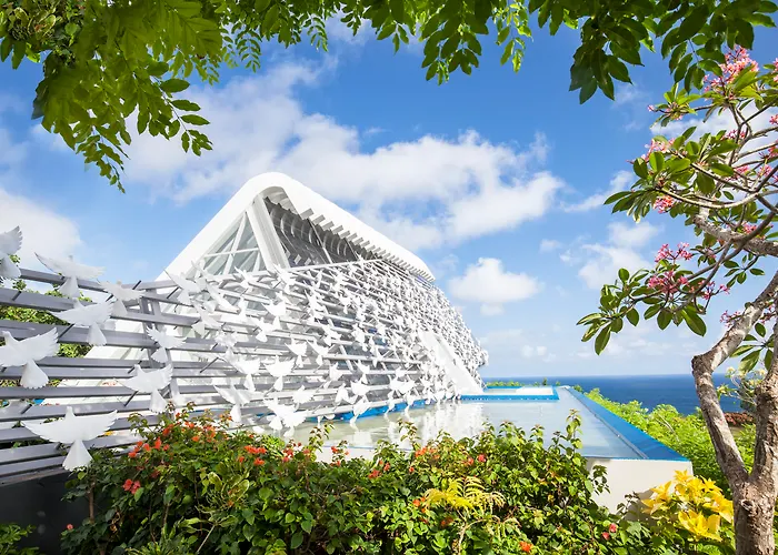 Umana Bali, Lxr &